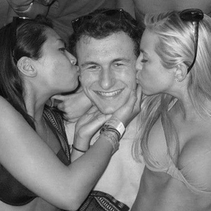 范冰冰扒开粉嫩尿囗让男人桶
