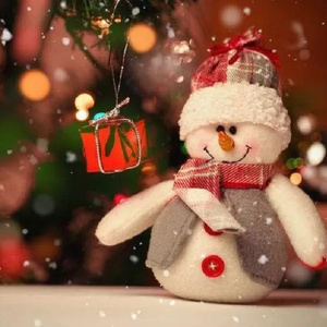 亚裔女张丽和黑人洋人刘玥
